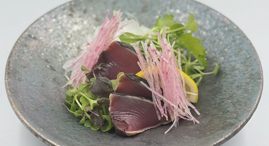 初鰹と新玉ねぎのたたき風サラダ