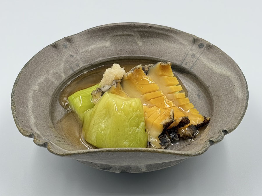 大阪茄子と蒸し鮑の生姜あんかけ